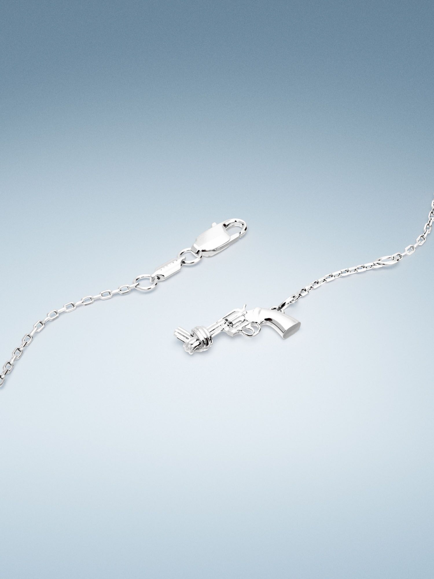 Vacier Chain Bracelet Silver for Women with the Non-Violence Knotted Gun pendant close up view